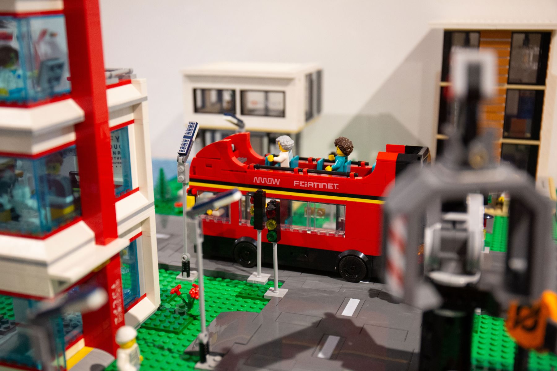 lego open roof red bus